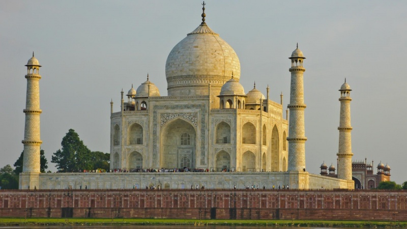 Indisk Højesteret: Taj Mahal skal istandsættes eller rives ned