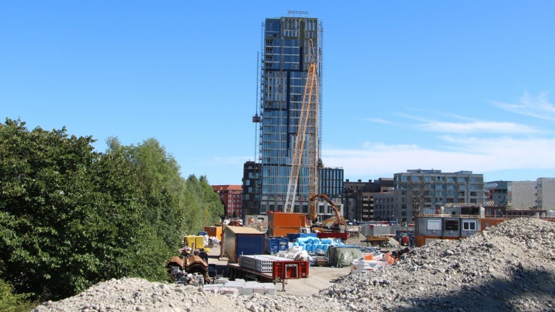 Skandalen vokser: Byggeaffald fundet i betonfundament under højhus