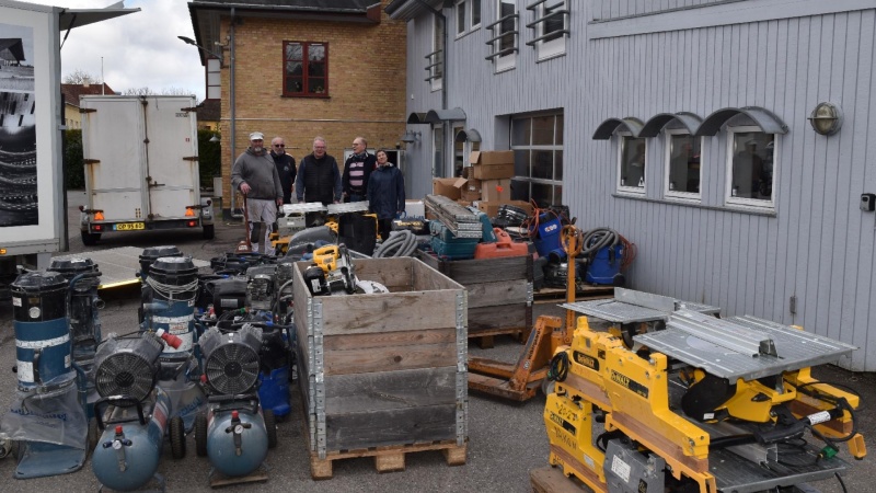 Genopbygning: Sender 2.000 stykker elværktøj til Ukraine