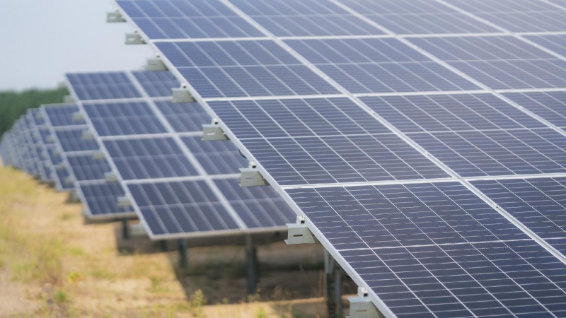 14.800 husstande får strøm fra kommunens første solcellepark