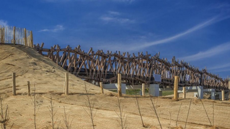 Bæredygtig bro af hårdt træ