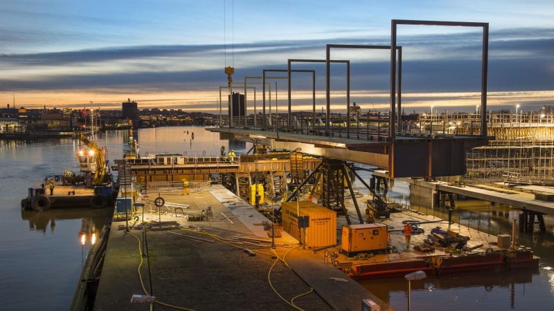 MT Højgaard monterer 350 tons tung svingbro i Sverige
