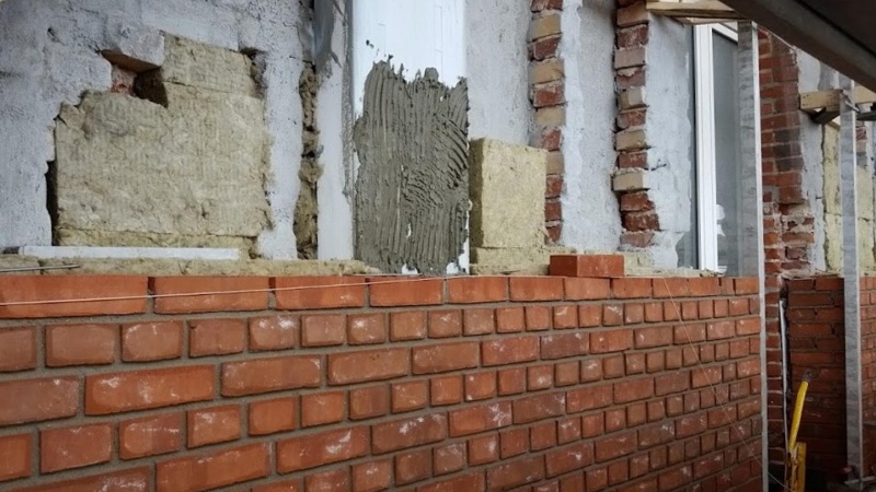 Ny renovering af murede facader foregår udefra
